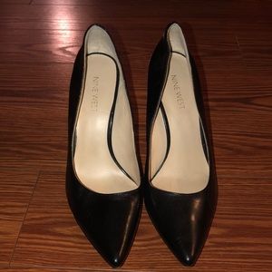 Gently used Nine West size 7 black heels!